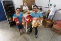 Empreendedores - Alexandro Ferreira de Almeida e Seila Raquel de Almeida, proprietários da Fábrica de Biscoitos "Saboritos", em Conselheiro Mairinck/PR.