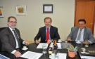 O presidente da Fomento Paraná, Juraci Barbosa, e gerente da Caixa Econômica Federal para o Fundo de Garantia por Tempo de Serviço (FGTS) no Paraná , Vilson Willermann, assinaram nesta terça-feira (20) um novo contrato que aumenta de R$ 133 milhões para R$ 200 milhões o limite de crédito da Fomento Paraná para operações de financiamento aos municípios com recursos do FGTS.
