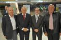 No centro da imagem, o primeiro presidente da Fomento Paraná, Pedrinho Antônio Furlan e o atual presidente, Juraci Barbosa, na solenidade comemorativa.
