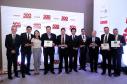 Dirigentes de empresas públicas paranaenses comemoram o prêmio.