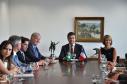 O governador Beto Richa recebe o embaixador da França no Brasil, Denis Pietton, nesta quinta-feira (27), no Palácio Iguaçu. Pietton acompanha o diretor da Agência Francesa de Desenvolvimento (AFD) no Brasil, Laurent Duriez, que na ocasião assina um protocolo de intenções com as secretarias de estado do Meio Ambiente e Recursos Hídricos e de Desenvolvimento Urbano, Paranacidade, Sanepar e Fomento Paraná, para cooperação técnica na área de gestão de resíduos sólidos.