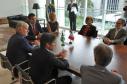 O governador Beto Richa recebe o embaixador da França no Brasil, Denis Pietton, nesta quinta-feira (27), no Palácio Iguaçu. Pietton acompanha o diretor da Agência Francesa de Desenvolvimento (AFD) no Brasil, Laurent Duriez, que na ocasião assina um protocolo de intenções com as secretarias de estado do Meio Ambiente e Recursos Hídricos e de Desenvolvimento Urbano, Paranacidade, Sanepar e Fomento Paraná, para cooperação técnica na área de gestão de resíduos sólidos.