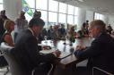 O governador Beto Richa recebe o embaixador da França no Brasil, Denis Pietton, nesta quinta-feira (27), no Palácio Iguaçu. Pietton acompanha o diretor da Agência Francesa de Desenvolvimento (AFD) no Brasil, Laurent Duriez, que na ocasião assina um protocolo de intenções com as secretarias de estado do Meio Ambiente e Recursos Hídricos e de Desenvolvimento Urbano, Paranacidade, Sanepar e Fomento Paraná, para cooperação técnica na área de gestão de resíduos sólidos.