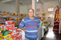 O comerciante Isac Lins de Farias, de 58 anos, dono do Mercado Lins, já fez três financiamentos com a Fomento Paraná e pediu mais um. 