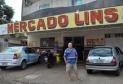 O comerciante Isac Lins de Farias, de 58 anos, dono do Mercado Lins, já fez três financiamentos com a Fomento Paraná e pediu mais um. 