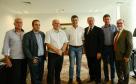 O conjunto de obras de pavimentação e recuperação de vias urbanas soma R$ 21,2 milhões. Os contratos foram assinados com os prefeitos de Campina Grande do Sul, Foz do Iguaçu e São José dos Pinhais. Os recursos são de linha de crédito operada pela Fomento Paraná com recursos do Fundo de Garantia por Tempo de Serviço - FGTS.