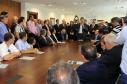 Governador Beto Richa assina contratos de financiamentos com a Secretaria de Desenvolvimento Urbano (SEDU) e a FomentoParaná para obras de infraestrutura urbanas e equipamentos para municípios. 04/03/2015.Foto:Arnaldo Alves/ANPr
