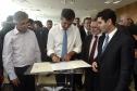 Governador Beto Richa, acompanhado pelo, Secretário de Desenvolvimento Urbano, Ratinho Junior, Presidente da Fomento Paraná, Juraci Barbosa Sobrinho, Deputados, Hussein Bakri, Alexandre Curi, Luiz Claudio Romanelli e demais autoridades, assina Contrato de Financiamento referente a Obras de Infraestrutura Urbana e Aquisição de Equipamentos Viários com os Prefeitos dos Municípios de Arapoti, Braz Rizzi e Tapejara, Noé Caldeira Brandt