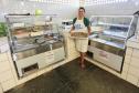 Mercado do Peixe de Matinhos, litoral do Paraná. Na foto: Irair do Rosário, junto aos balcões financiados pela Fomento Paraná. Matinhos, 01-04-15.Foto: Arnaldo Alves / ANPr.