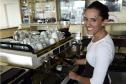 A Fomento do Paraná, por meio do Microcrédito, financiou a implantação do Café Cacauteria, da empreendedora Priscila Pereira Marques, na revendedora de automóveis Honda Prixx na Av. Mario Tourinho, 1153, em Curitiba.  