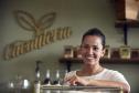 A Fomento do Paraná, por meio do Microcrédito, financiou a implantação do Café Cacauteria, da empreendedora Priscila Pereira Marques, na revendedora de automóveis Honda Prixx na Av. Mario Tourinho, 1153, em Curitiba.  
