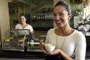 A Fomento do Paraná, por meio do Microcrédito, financiou a implantação do Café Cacauteria, da empreendedora Priscila Pereira Marques, na revendedora de automóveis Honda Prixx na Av. Mario Tourinho, 1153, em Curitiba.  