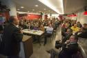 Jantar de confraternização do evento Fomento Paraná e ACP nos Bairros, no Boqueirão, em Curitiba, que conta com a palestra motivacional do professor Osmar Coutinho “EU-preendedorismo: como motivar, comprometer, trabalhar em equipe, fidelizar clientes, aumentar as vendas e superar todas as metas”. Foto: Felipe Rosa.