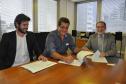 O prefeito de Mandaguari, Romualdo Batista, e o presidente da Fomento Paraná, Juraci Barbosa, assinaram nesta segunda-feira (18), um contrato de financiamento no valor de R$ 4 milhões pelo Sistema de Financiamento aos Municípios. 