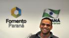 Os taxistas Genésio Vicente e Jeferson Vicente, pai e filho, foram os primeiros a conseguir contratar um financiamento da linha Banco do Empreendedor Taxistas, da Fomento Paraná, que foi reaberta em maio, por determinação do governador Beto Richa. 