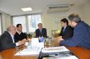 O presidente da Fomento Paraná, Juraci Barbosa, e o diretor de Mercado e Relações Institucionais, Luiz Renato Hauly, receberam nesta quinta-feira (25) Abimael Mardegan, presidente do Sinditaxi-PR, e o tesoureiro Luiz Carlos Malaquias.