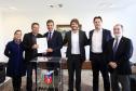 Governador Beto Richa autoriza e  homologa licitações de obras, serviços, compra de maquinários e equipamentos rodoviários para oito municípios: Arapoti, Colorado, Coronel Domingos Soares, Juranda, Mandaguaçu, Mariluz, Sulina e Terra Roxa