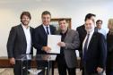 Governador Beto Richa autoriza e  homologa licitações de obras, serviços, compra de maquinários e equipamentos rodoviários para oito municípios: Arapoti, Colorado, Coronel Domingos Soares, Juranda, Mandaguaçu, Mariluz, Sulina e Terra Roxa