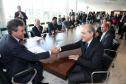 Governador Beto Richa recebe o prefeito de Curitiba Gustavo Fruet e assina autorização de licitação para aquisição de mobiliário para Unidades de Saúde do Bairro Novo e obras de infraestrurura urbana nos bairros Capão da Imbuia e Fazendinha.O investimento é de R$ 16,54 milhões, financiado pelo Governo do Estado. A linha é a do Sistema de Financiamento aos Municípios (SFM), gerenciada pela Fomento Paraná, em parceria com a Secretaria de Desenvolvimento Urbano e ParanaCidade.