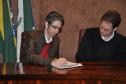 Representantes da Base Sólida Equipamentos assinam contrato da linha Inovacred com a Fomento Paraná.