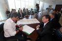 Governador Beto Richa assina termo para desapropriações no entorno do aeroporto de Londrina.Curitiba, 12/08/2015.Foto: Orlando Kissner/ANPr