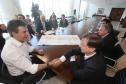 Governador Beto Richa assina termo para desapropriações no entorno do aeroporto de Londrina.Curitiba, 12/08/2015.Foto: Orlando Kissner/ANPr