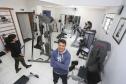 O empreendedor Alan José da Rosa, proprietário do Studio Personnalise, com as alunas.