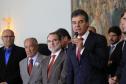 Governador Beto Richa, o presidente da Fomento Paraná, Juraci Barbosa, assinam contratos com municípios para financiar obras de infraestrutura e compra de equipamentos. Curitiba, 11/11/2015.