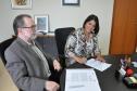 A presidente da Associação Comercial e Empresarial de Andirá – ACEAD, Silvia Flores, e o presidente da Fomento Paraná, Juraci Barbosa, assinaram nesta quinta-feira (10/12), em Curitiba, um termo de cooperação técnica com a Fomento Paraná, para implantar o programa Banco do Empreendedor em Andirá.