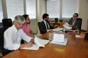 O presidente da Fomento Paraná, Juraci Barbosa; o diretor administrativo e financeiro, Heraldo Neves; o presidente do Sindicato dos Empregados em Estabelecimentos Bancários e Financiários de Curitiba e Região, Elias Hannemann Jordão; e o presidente da Associação dos Empregados da Agencia de Fomento – ASSEAF, Valério de Assis Souza Silva, assinaram nesta quinta-feira (10/12), o Acordo Coletivo de Trabalho 2015/2016 da Fomento Paraná.
