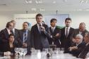 O governador Beto Richa e prefeitos de 19 cidades assinaram nesta segunda-feira (11), no Palácio Iguaçu, em Curitiba, novos contratos de financiamento pela Fomento Paraná. São R$ 43,4 milhões, que serão investidos em obras nas cidades e em aquisição de máquinas e equipamentos para as prefeituras.