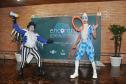 Palhaços do Circo Vox, de São Paulo, fazem o entretenimento do evento.


