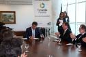 A prefeitura de Londrina, no Norte do Paraná, terá mais R$ 11 milhões para fazer 17 desapropriações de imóveis, que possibilitarão a expansão do aeroporto Governador José Richa. O recurso é financiado pelo Estado e o contrato foi assinado nesta segunda-feira (27) pelo governador Beto Richa, o prefeito de Londrina, Alexandre Kireeff, e o presidente da Fomento Paraná, Juraci Barbosa. 