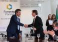 A prefeitura de Londrina, no Norte do Paraná, terá mais R$ 11 milhões para fazer 17 desapropriações de imóveis, que possibilitarão a expansão do aeroporto Governador José Richa. O recurso é financiado pelo Estado e o contrato foi assinado nesta segunda-feira (27) pelo governador Beto Richa, o prefeito de Londrina, Alexandre Kireeff, e o presidente da Fomento Paraná, Juraci Barbosa. 