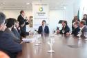 A prefeitura de Londrina, no Norte do Paraná, terá mais R$ 11 milhões para fazer 17 desapropriações de imóveis, que possibilitarão a expansão do aeroporto Governador José Richa. O recurso é financiado pelo Estado e o contrato foi assinado nesta segunda-feira (27) pelo governador Beto Richa, o prefeito de Londrina, Alexandre Kireeff, e o presidente da Fomento Paraná, Juraci Barbosa. 
