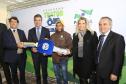 Governador Beto Richa entrega o trator de número 10 mil do programa Trator Solidário
