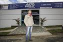 Nilson Guralski, proprietário da vidraçaria Arte e Estilo, de Campo Largo. Ele é um dos mais de 18 mil financiados pela Fomento Paraná nos últimos seis anos. Instituição do Governo Estadual alcançou mais de R$ 1 bilhão na carteira de crédito.