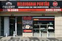 Os irmãos Celso e Sérgio Zaleski, proprietários da Relojoaria Portão. Com o dinheiro do financiamento da Fomento Paraná os empreendedores instalaram uma porta giratória e fizeram uma reforma geral no estabelecimento. 
Curitiba, 19-10-16.Foto: Arnaldo Alves / ANPr.