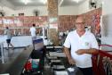 Para o comerciante Carlos Roberto Freire, que trabalha na avenida desde a década de 60, a obra representa compromisso do governador Beto Richa com a população do litoral. 