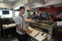 “A obra ficou bem feita. Bem iluminada a praia, a nova ciclovia. Tem bastante gente e aumentou o fluxo de clientes”, diz o sushiman Luciano Fernandes, do restaurante Nosso Japa.