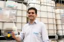 A microempresa curitibana de biotecnologia Novelty Partners produz um adesivo antiderrapante para embalagens da indústria. O produto, denominado palefix, que foi idealizado pelo empreendedor Danniel Salomão (foto), e seus sócios há dez anos, está revolucionando o transporte e deslocamento em armazéns e estoques industriais. 