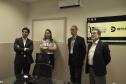 O presidente da Fomento Paraná, Juraci Barbosa, esteve no Departamento de Trânsito do Paraná (Detran), nesta quinta (23), para conhecer e testar o Sistema de Videoconferência da autarquia, que permite a transmissão de cursos, palestras e treinamentos para entidades do Governo e da Sociedade.