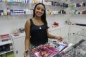 Monique dos Santos e a mãe, Sandra dos Santos, compartilhavam um sonho de ter um negócio próprio. Elas planejaram, se organizaram, foram ao Sebrae/PR em busca de uma consultoria e abriram a loja "Ai que tudo, guria", que vende cosméticos e produtos de higiene em uma galeria comercial na praça Osório, no centro de Curitiba.