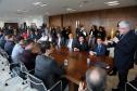 Prefeitos de 15 municípios paranaenses reuniram-se nesta quarta-feira (26) no Palácio Iguaçu, em Curitiba, para pedir autorização a financiamentos junto ao Governo do Estado.O crédito é da Fomento Paraná, pela linha Sistema de Financiamento dos Municípios (SFM). 