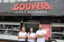 A ótica buscou crédito para reformas e compra de mobiliário novo. Tem 12 no mercado e o crédito ajudou na primeira grande reforma do local. O financiamento recebeu a garantia da GarantiOeste. Na imagem, os sócios Rose Santos, Ana Paula Carraro e Itamar dos Santos em frente à loja remodelada.