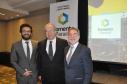 O presidente da Fomento Paraná, Juraci Barbosa, o diretor Administrativo e Financeiro, Heraldo Neves, com diretores e parte do corpo técnico da instituição, reuniram líderes empresariais e gestores de entidades do terceiro setor, nesta terça (6/6), para apresentar o Relatório de Gestão e Histórias de Transformação 2011-2016. 