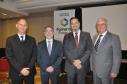 O presidente da Fomento Paraná, Juraci Barbosa, o diretor Administrativo e Financeiro, Heraldo Neves, com diretores e parte do corpo técnico da instituição, reuniram líderes empresariais e gestores de entidades do terceiro setor, nesta terça (6/6), para apresentar o Relatório de Gestão e Histórias de Transformação 2011-2016. 