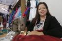 Eliane Cristina Beffa, com sua loja de locação de roupas em Apucarana.