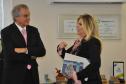 A Fomento Paraná recebeu uma visita da vice-governadora Cida Borghetti, nesta terça (17/10). Cida foi recebida pelo presidente Vilson Ribeiro de Andrade e participou da Reunião de Diretoria, quando assistiu a uma apresentação dos números que mostram a evolução da instituição desde 2011.