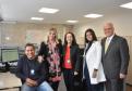 A Fomento Paraná recebeu uma visita da vice-governadora Cida Borghetti, nesta terça (17/10). Cida foi recebida pelo presidente Vilson Ribeiro de Andrade e participou da Reunião de Diretoria, quando assistiu a uma apresentação dos números que mostram a evolução da instituição desde 2011. 
A vice-governadora posa para fotos com a equipe da Gerência de Operações do Setor Público.